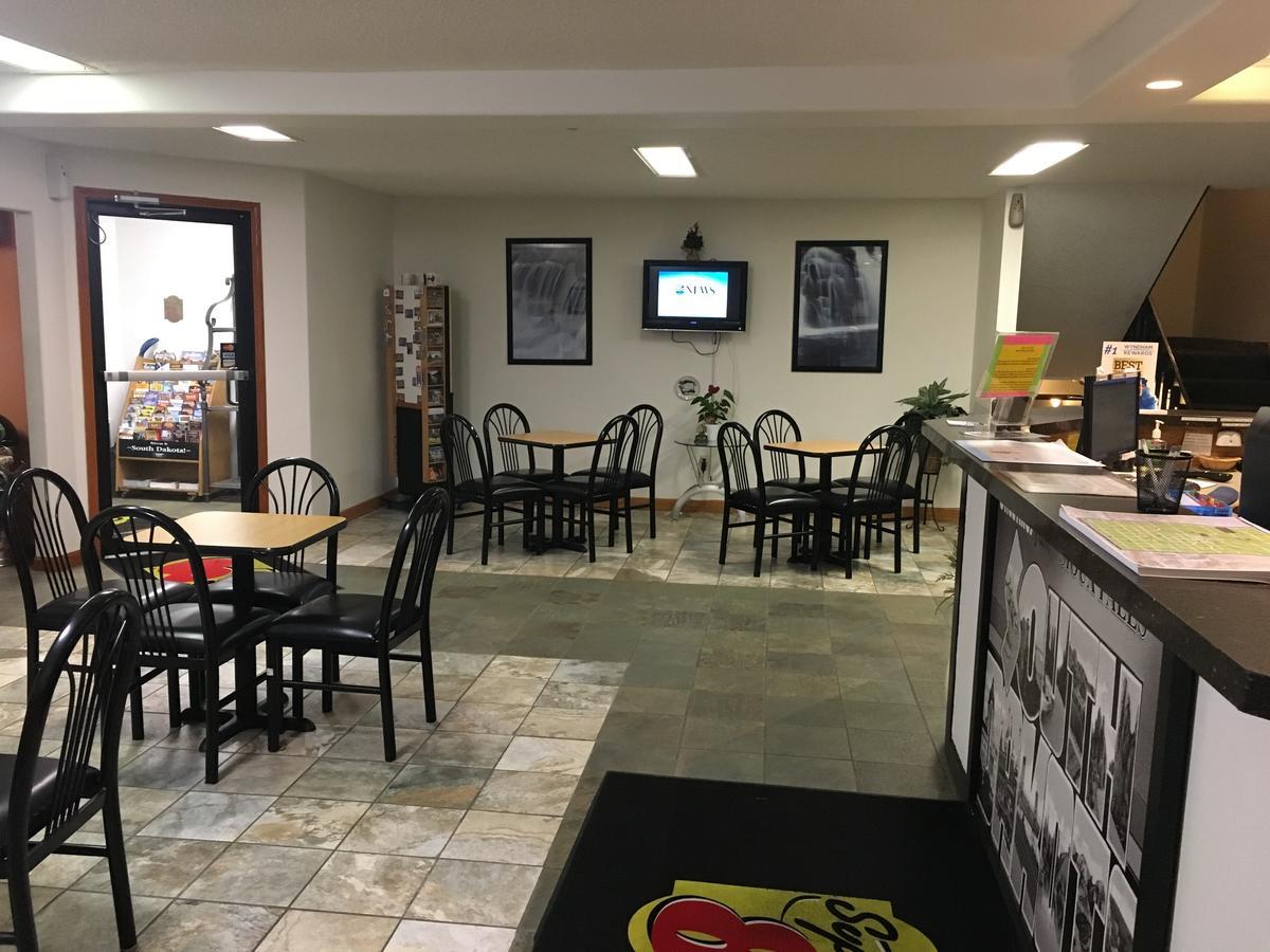 机场i90速8酒店 苏瀑 外观 照片